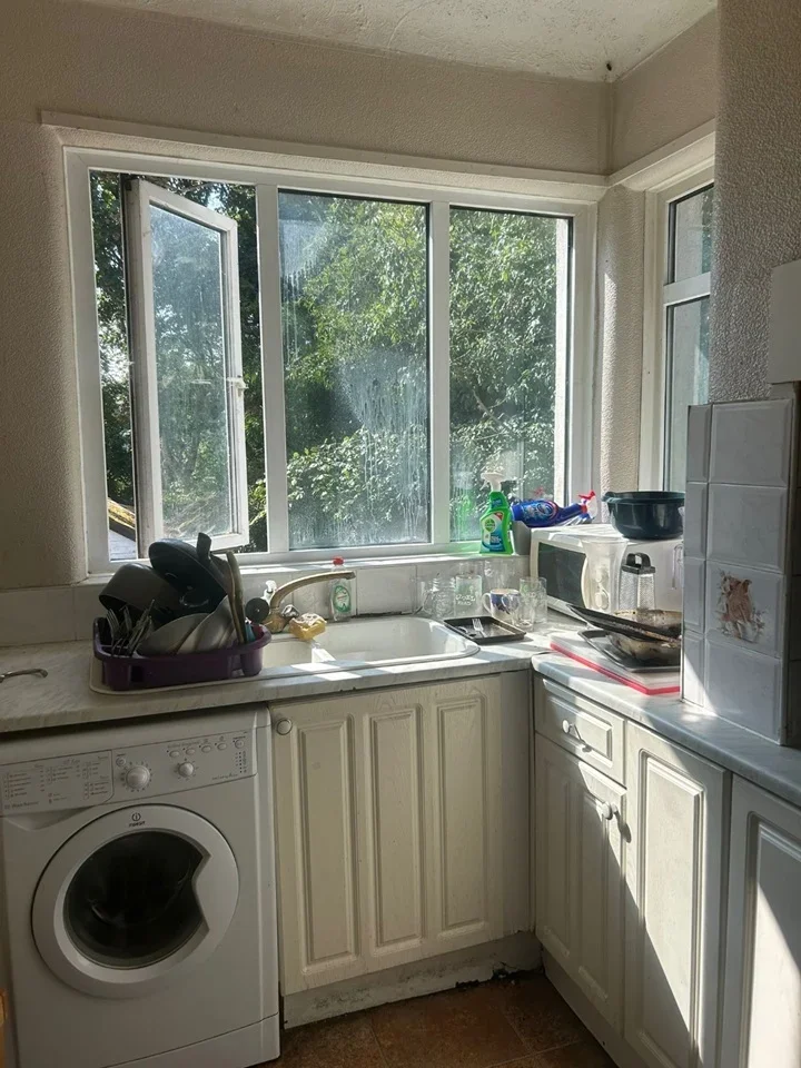 Room Otley Road in Leeds