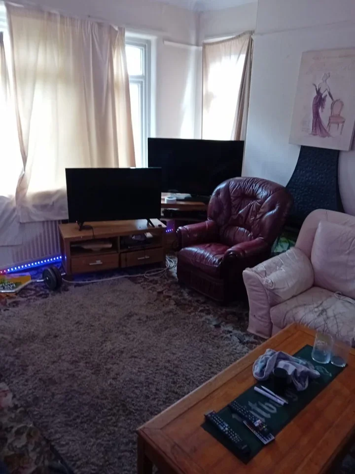Room Otley Road in Leeds
