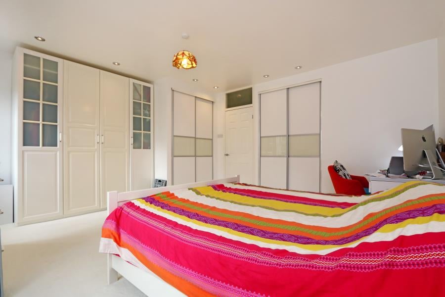 House Oak Hill Crescent in Greater London