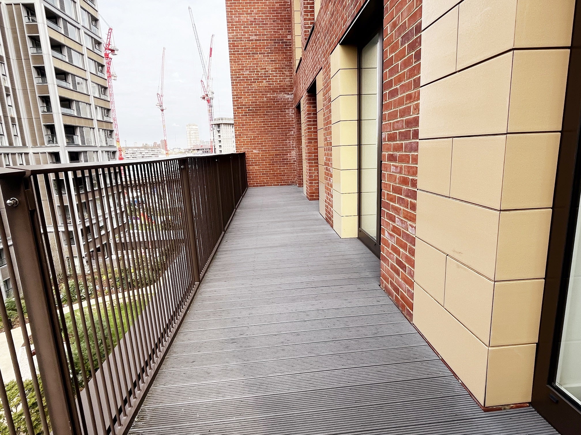 Flat Sayer Street in Greater London