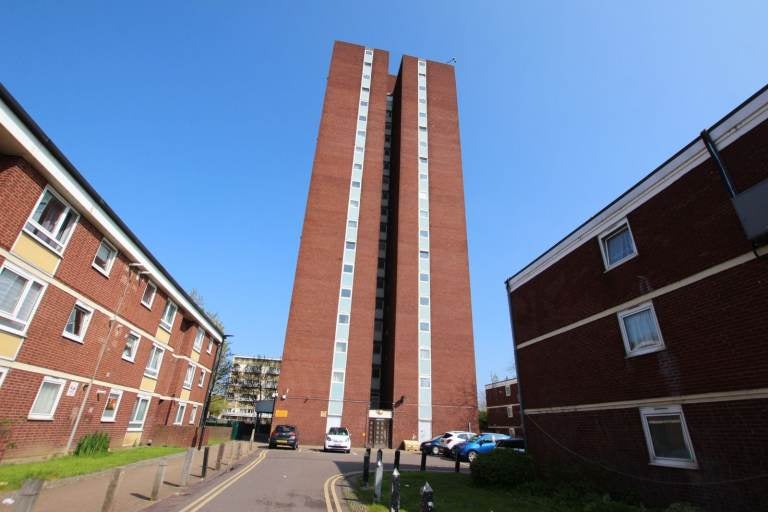 Flat Altair Close in Greater London