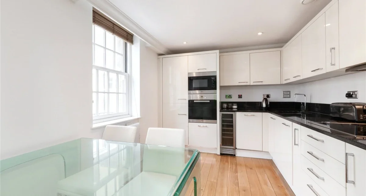 Flat Huntley Street in Greater London