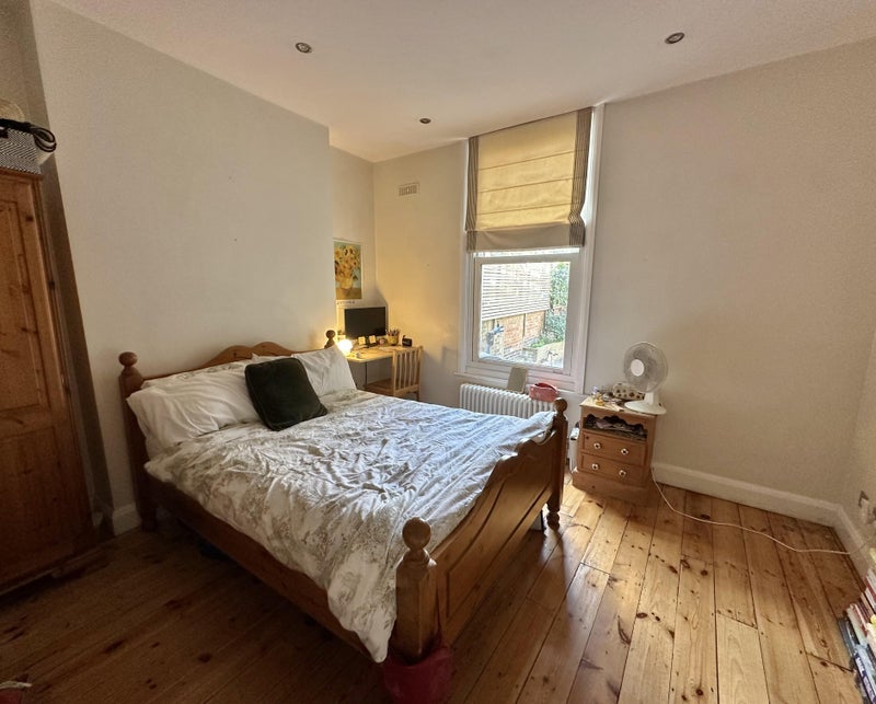 Room Craster Road in Greater London