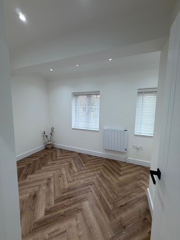 Flat Chelsfield Avenue in Greater London