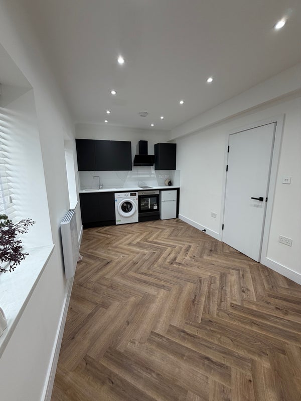Flat Chelsfield Avenue in Greater London