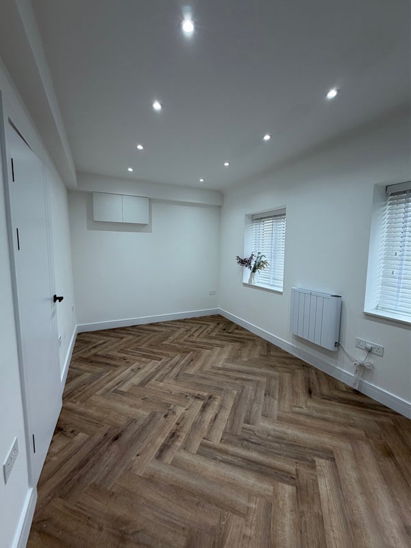 Flat Chelsfield Avenue in Greater London