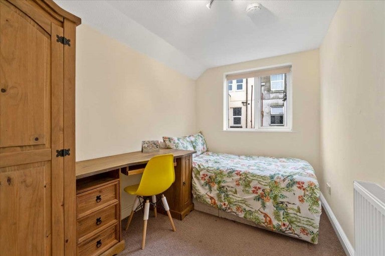 Room Guildford Street in Plymouth