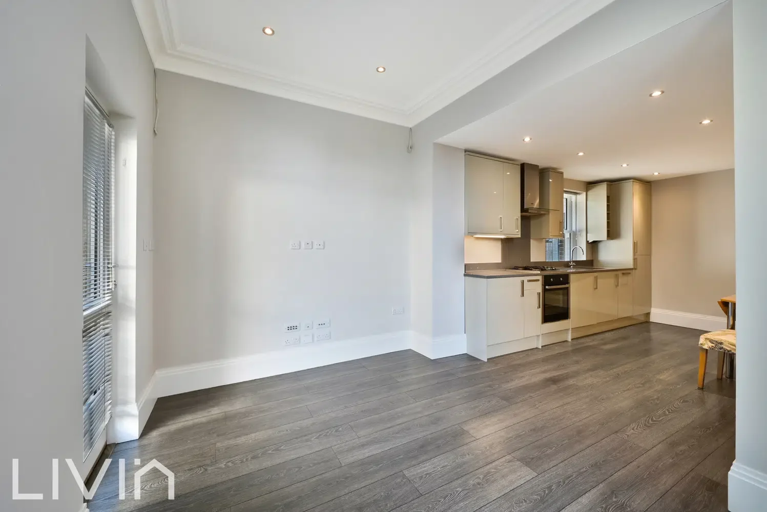 Flat Coombe Road in Greater London