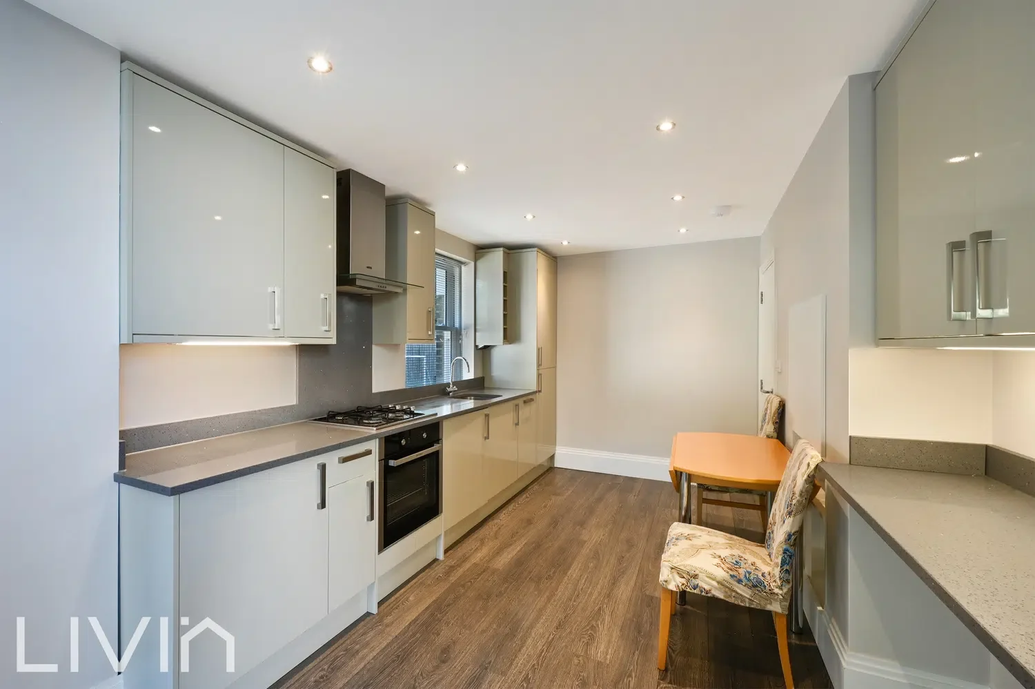 Flat Coombe Road in Greater London