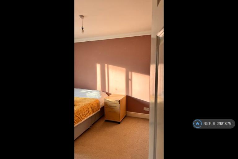 Flat Homesdale Road in Greater London