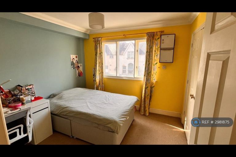 Flat Homesdale Road in Greater London