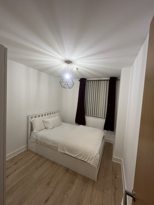 Room Veda Road in Greater London
