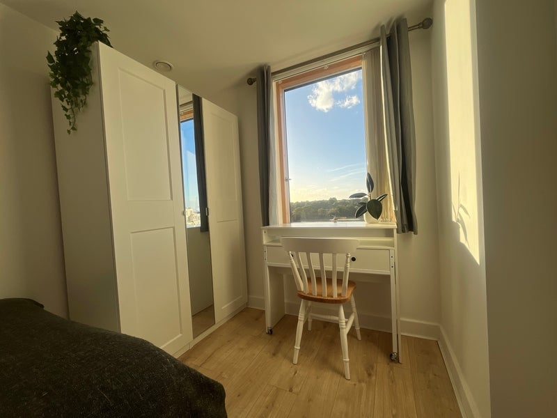 Room Veda Road in Greater London
