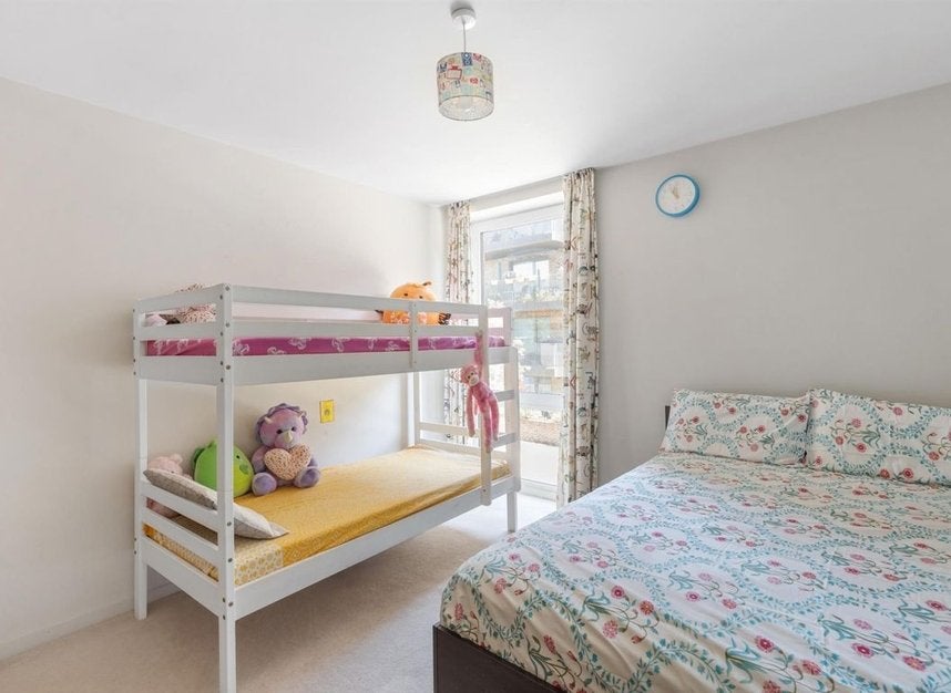 Flat Durham Wharf Drive in Greater London