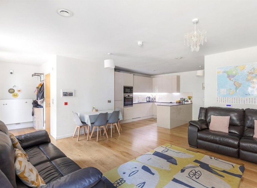 Flat Durham Wharf Drive in Greater London