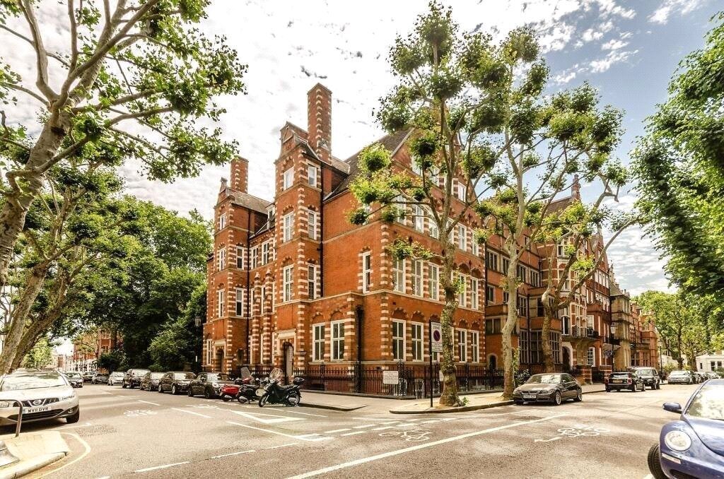 Flat Collingham Gardens in Greater London