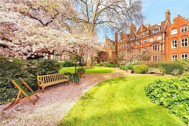 Flat Collingham Gardens in Greater London