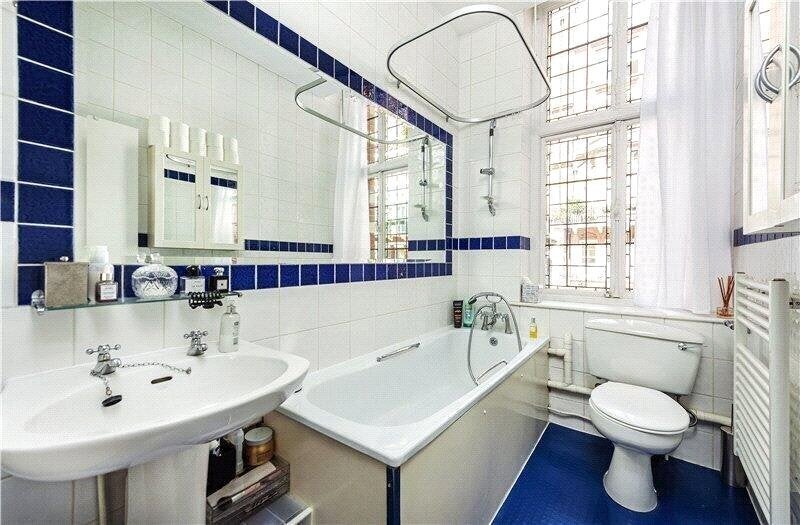 Flat Collingham Gardens in Greater London