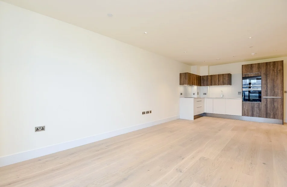 Flat Battersea Park Road in Greater London