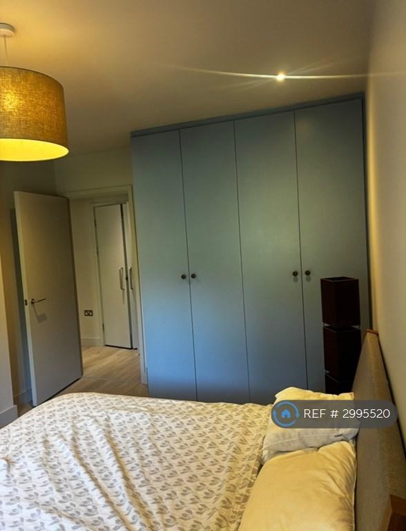 Flat Caledonian Road in Greater London