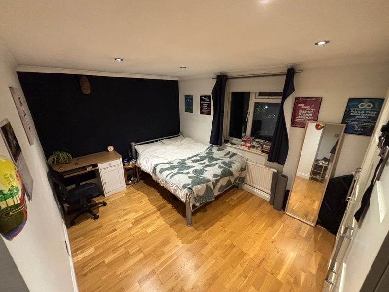 Room Woodland Mews in Greater London