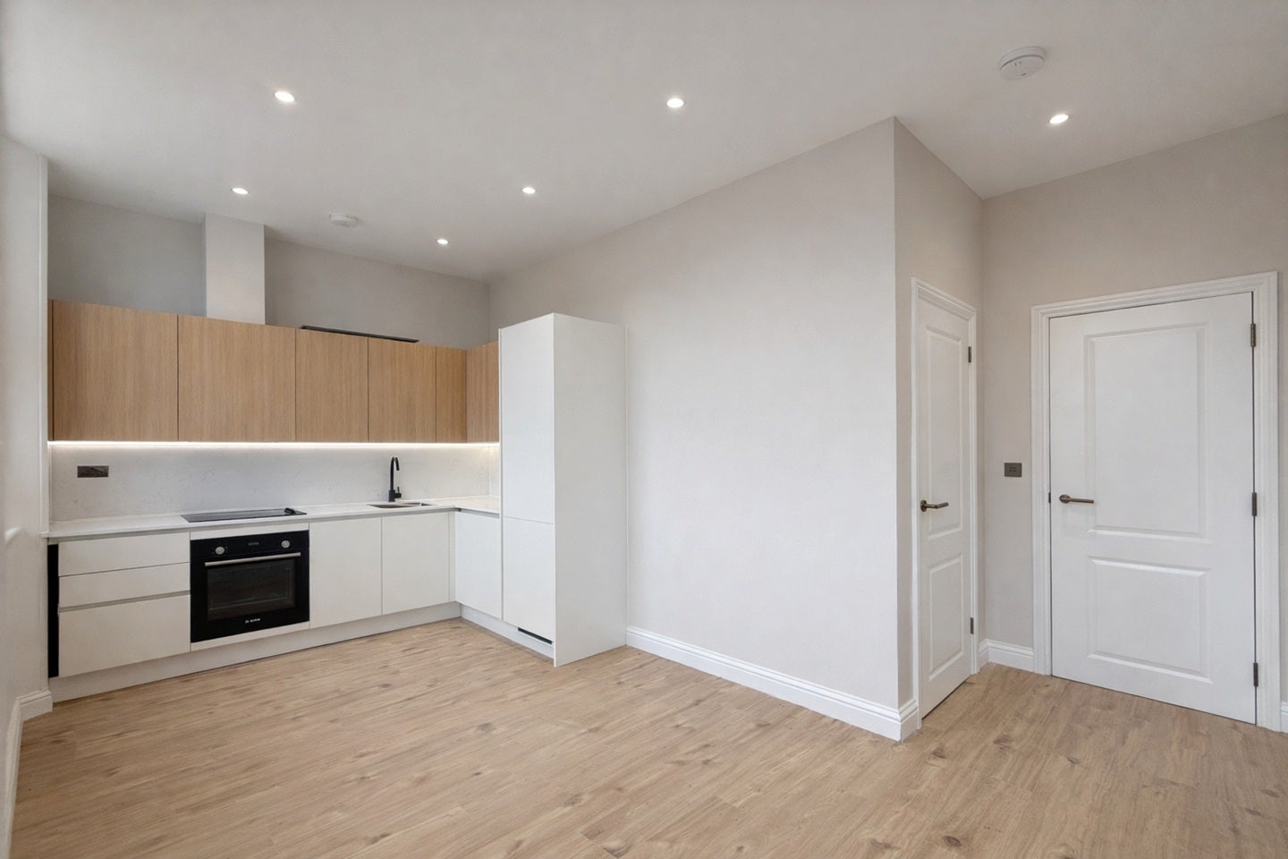 Flat Queen's Road in Greater London
