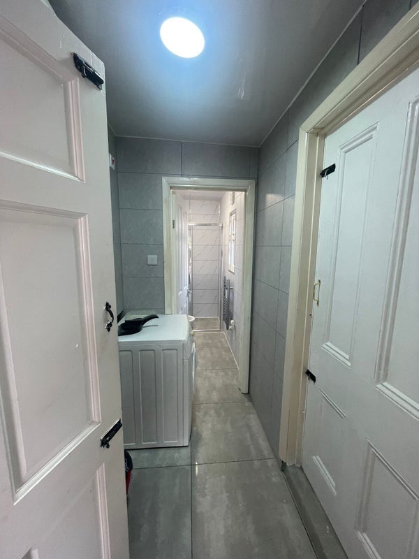 Room Hampton Road in Greater London