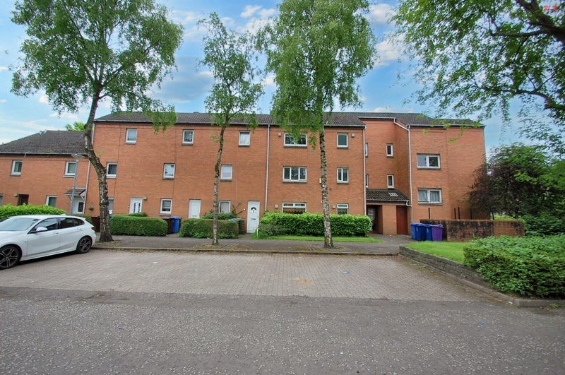 Flat Merryland Place in Glasgow
