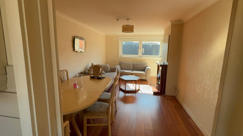 Flat Merryland Place in Glasgow