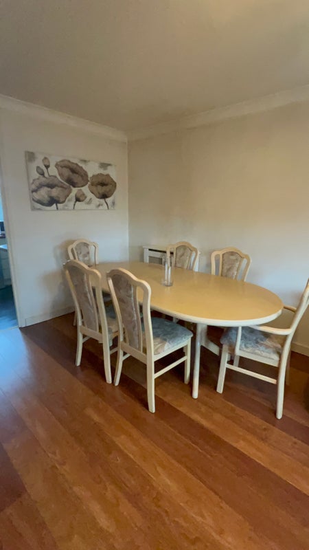 Flat Merryland Place in Glasgow