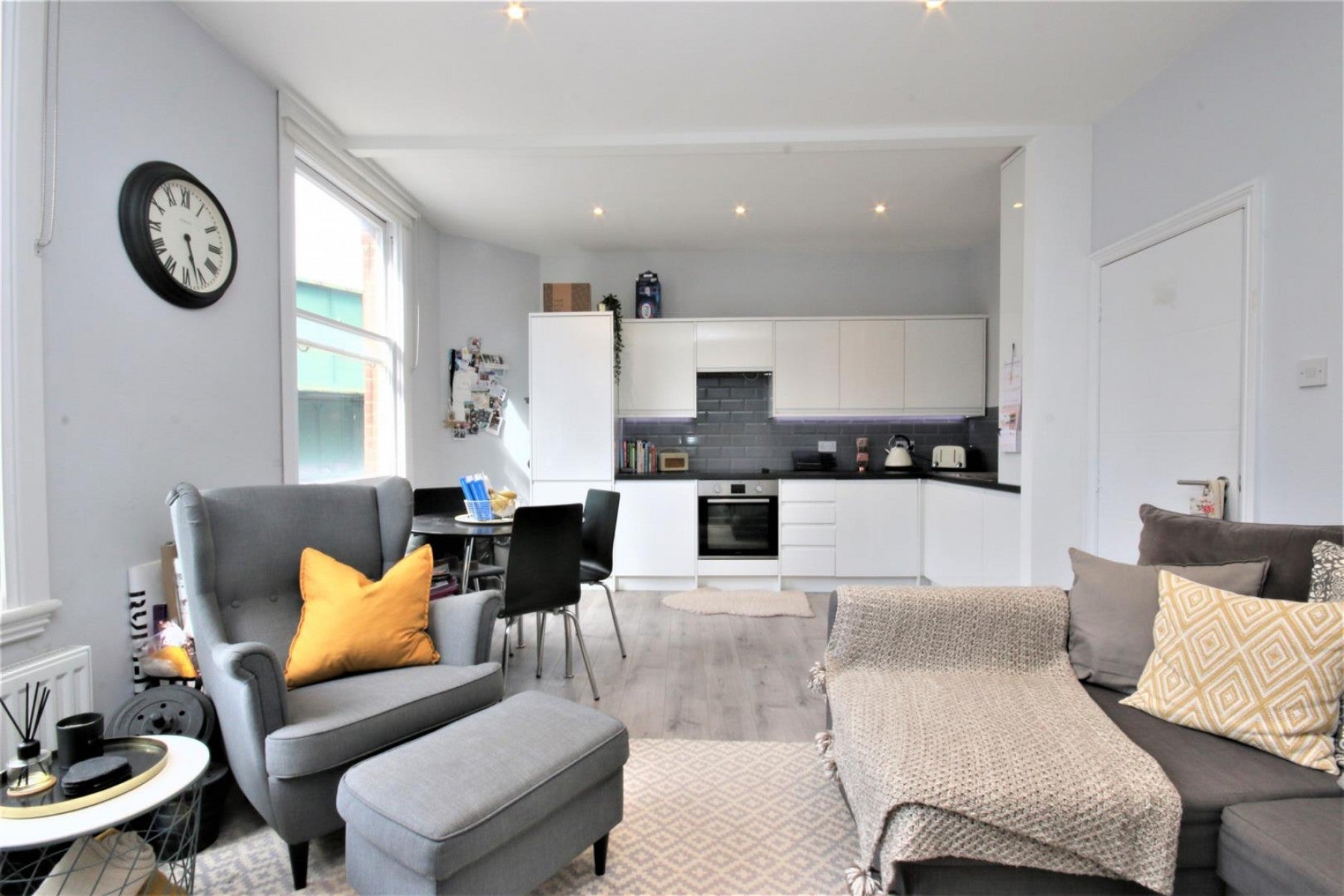 Flat Iverson Road in Greater London