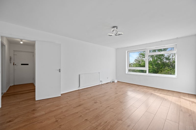 Flat Friern Park in Greater London