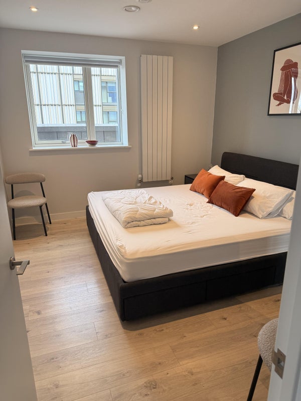Room Wickford Way in Greater London