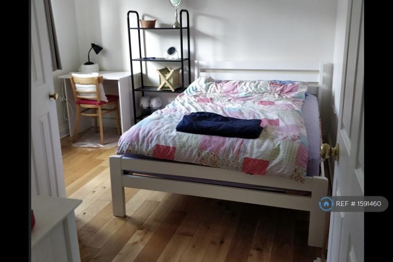 Flat Acacia Close in Greater London