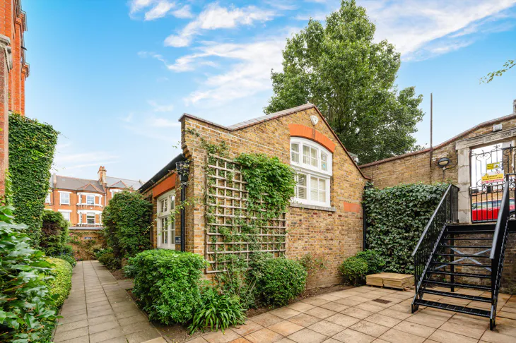 House Amies Street in Greater London