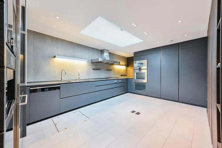 House Amies Street in Greater London