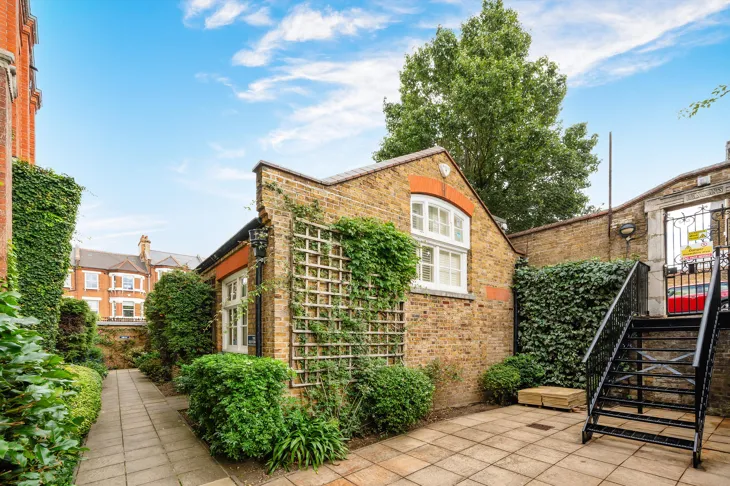 House Amies Street in Greater London