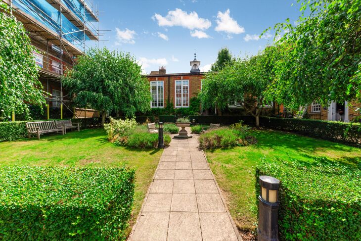 House Amies Street in Greater London