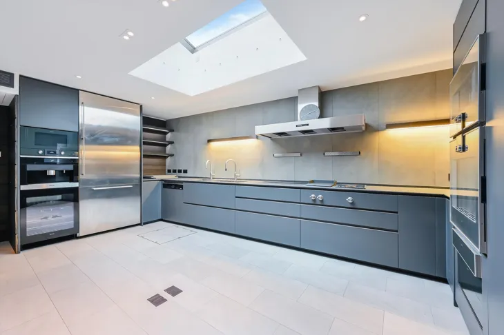 House Amies Street in Greater London