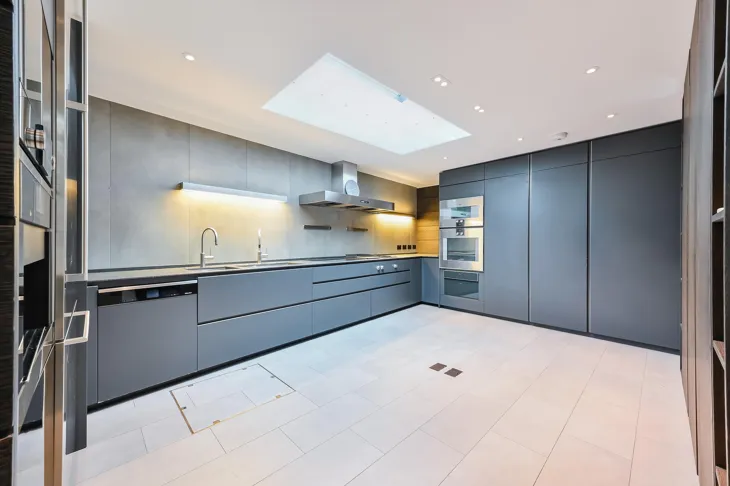 House Amies Street in Greater London