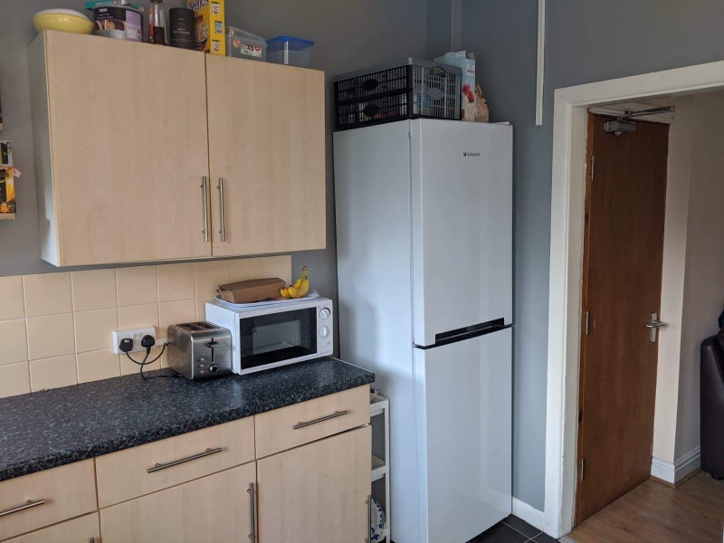 Room Thompson Road in Sheffield
