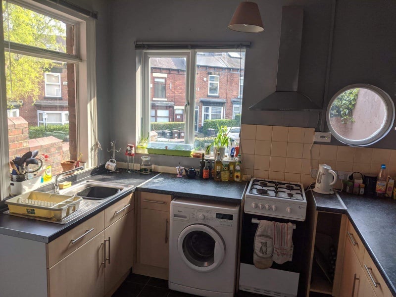 Room Thompson Road in Sheffield