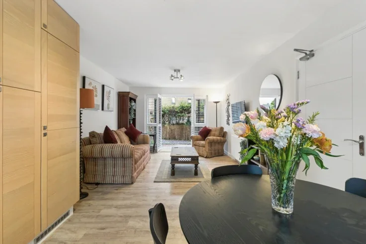 Flat Broadwater in Dacorum