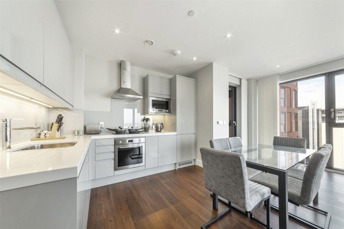 Flat Silvocea Way in Greater London