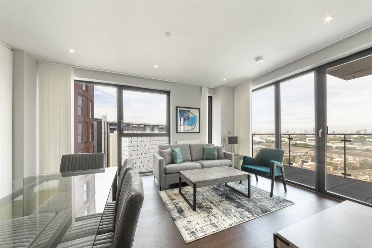 Flat Silvocea Way in Greater London