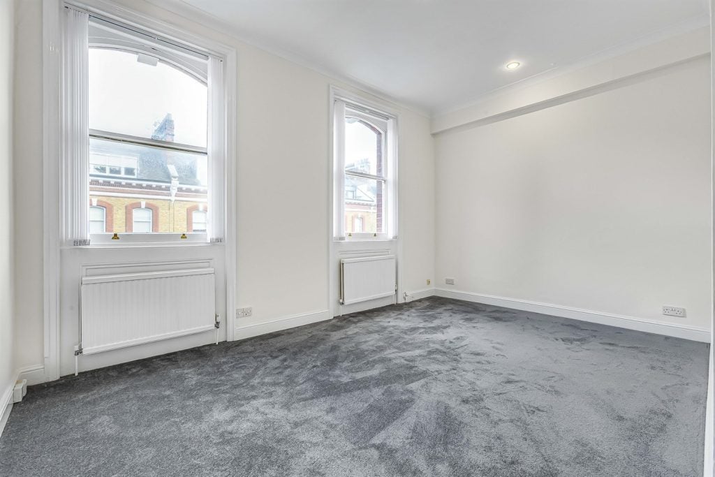 Flat Roland Gardens in Greater London