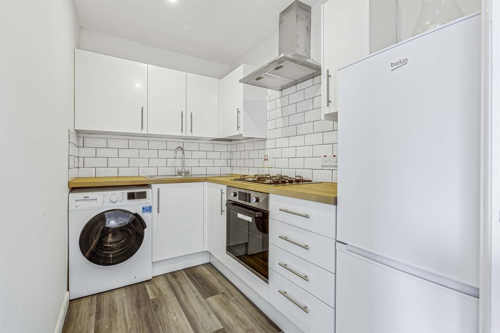 Flat Roland Gardens in Greater London