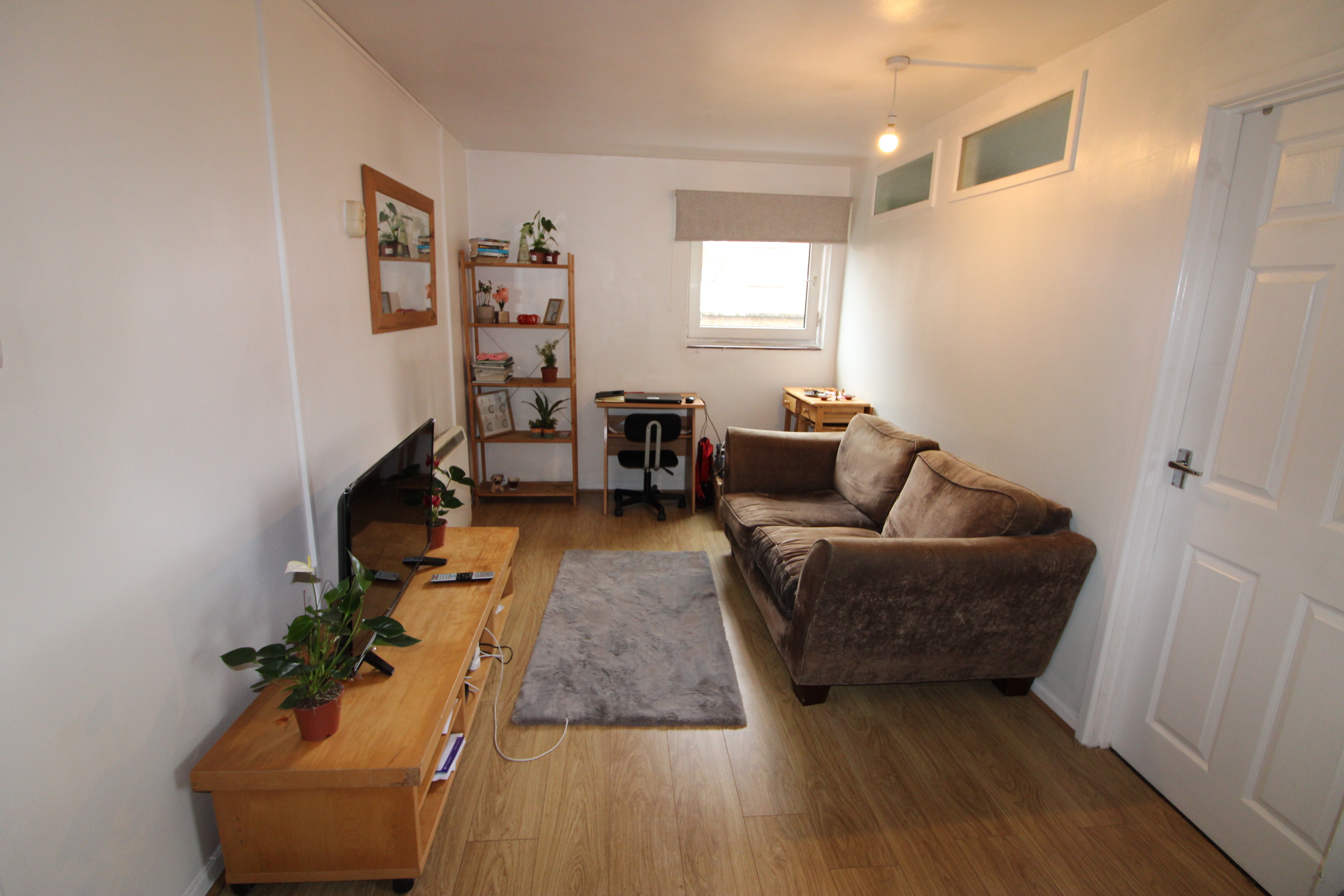 Flat Rugby Road in Royal Leamington Spa