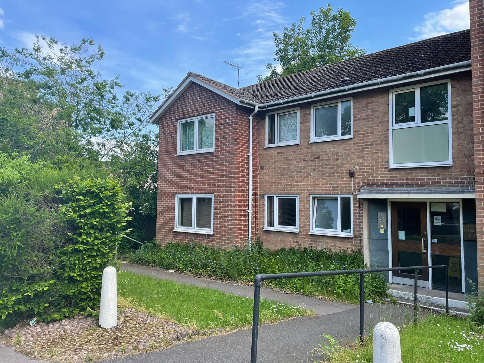 Flat Rugby Road in Royal Leamington Spa