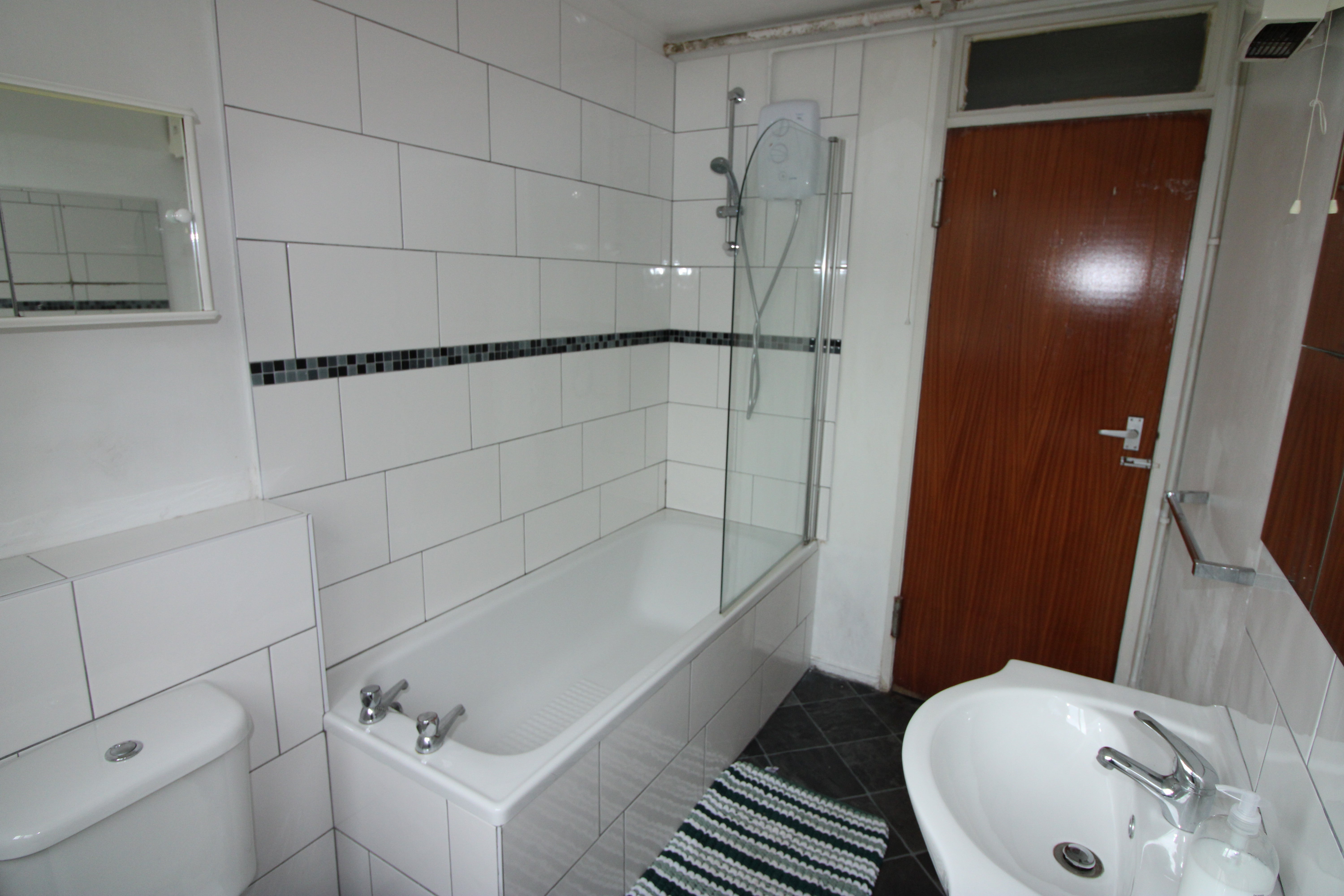 Flat Rugby Road in Royal Leamington Spa